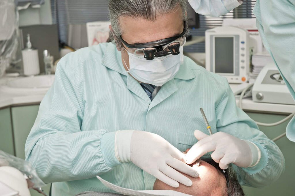 dentist 2530990 1280 (1)