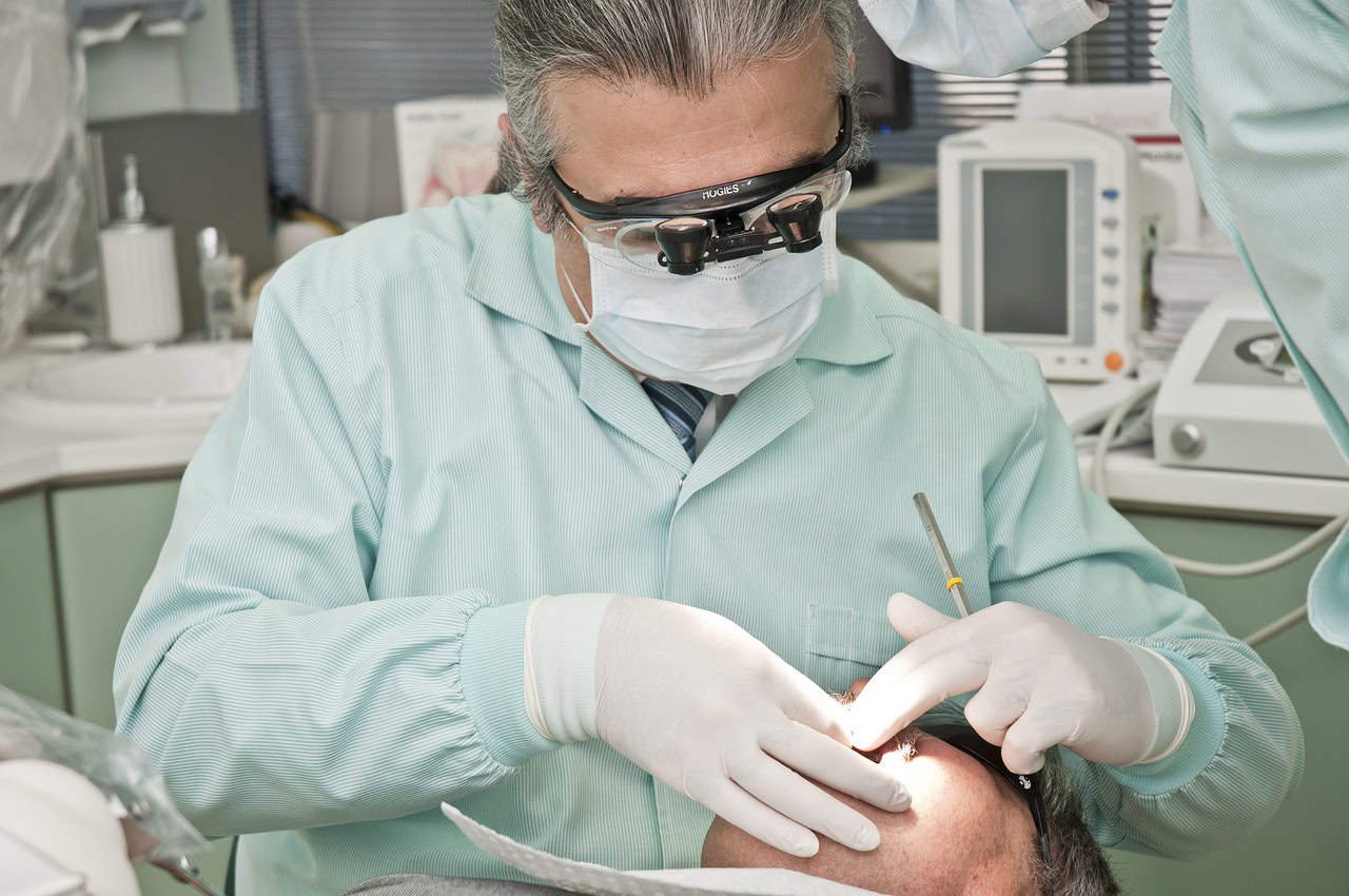 dentist 2530990 1280 (1)